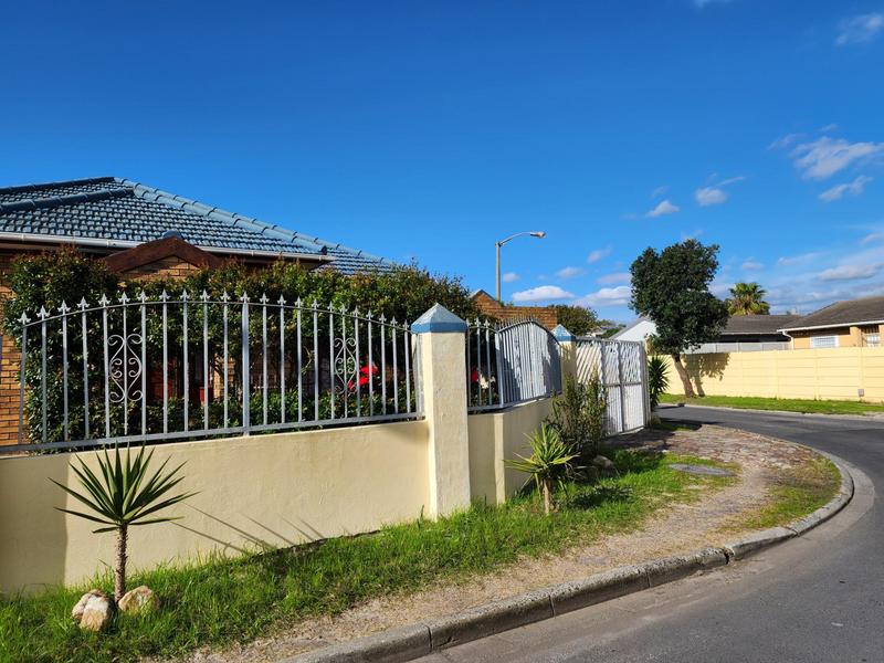 4 Bedroom Property for Sale in Ottery Western Cape